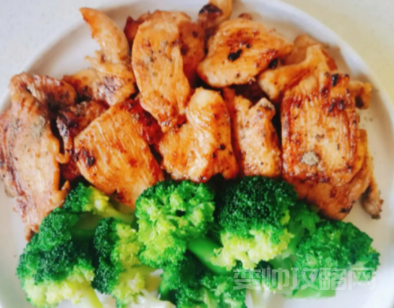 鸡胸肉对于健身的作用 健身为什么吃鸡胸肉不吃牛肉-第1张图片 鸡胸肉对于健身的作用 健身为什么吃鸡胸肉不吃牛肉-第1张图片